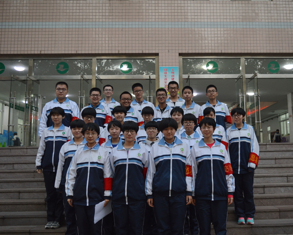 高二年级开展毽球比赛活动