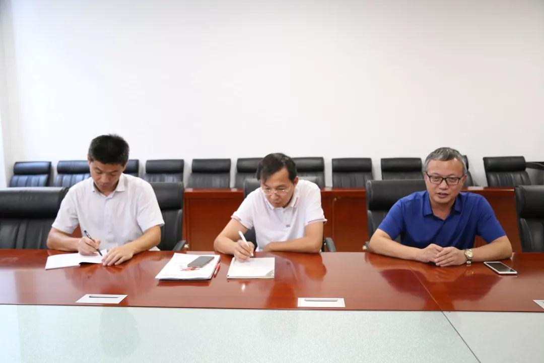 邯郸一中教育考察团到我校考察交流