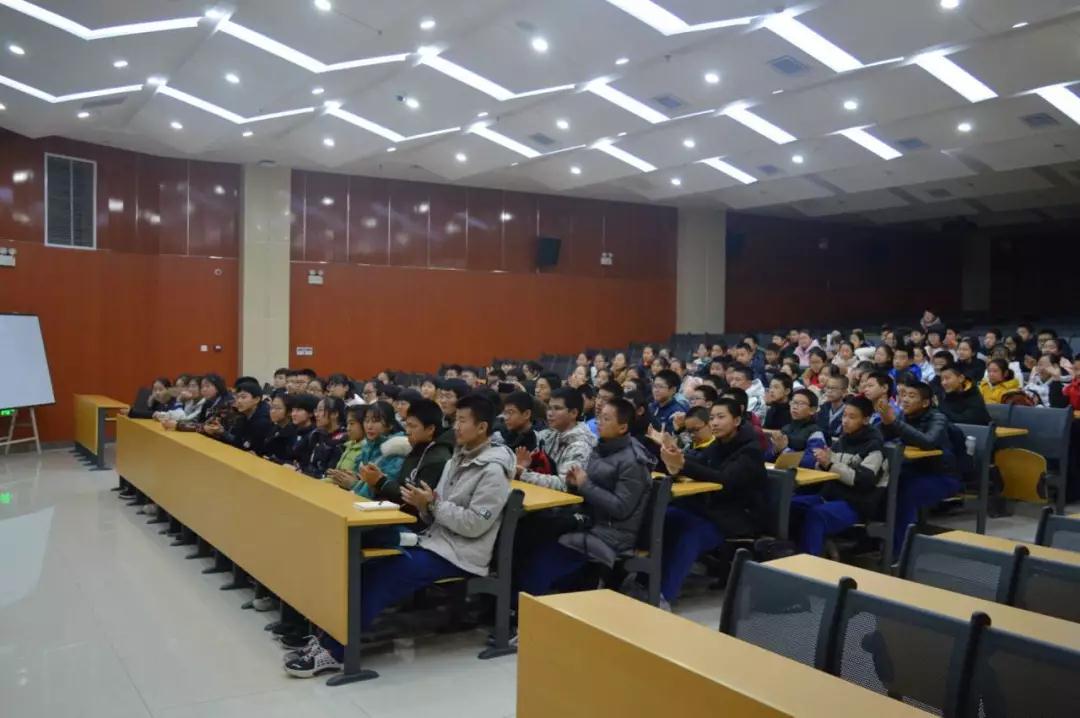 育文中学师生到我校参观