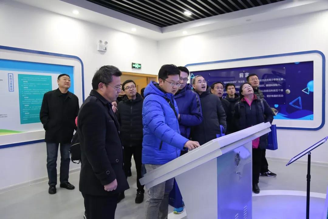 山西太原教育考察团来历城二中考察交流