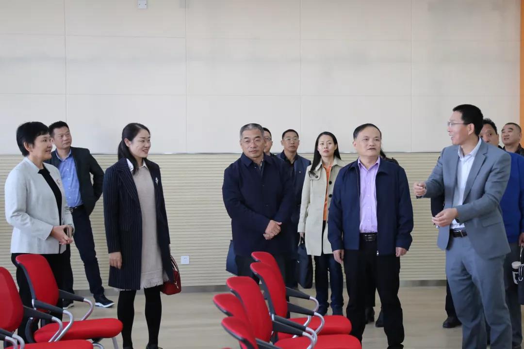 湖南省双峰县人大教育考察团到历城二中考察交流